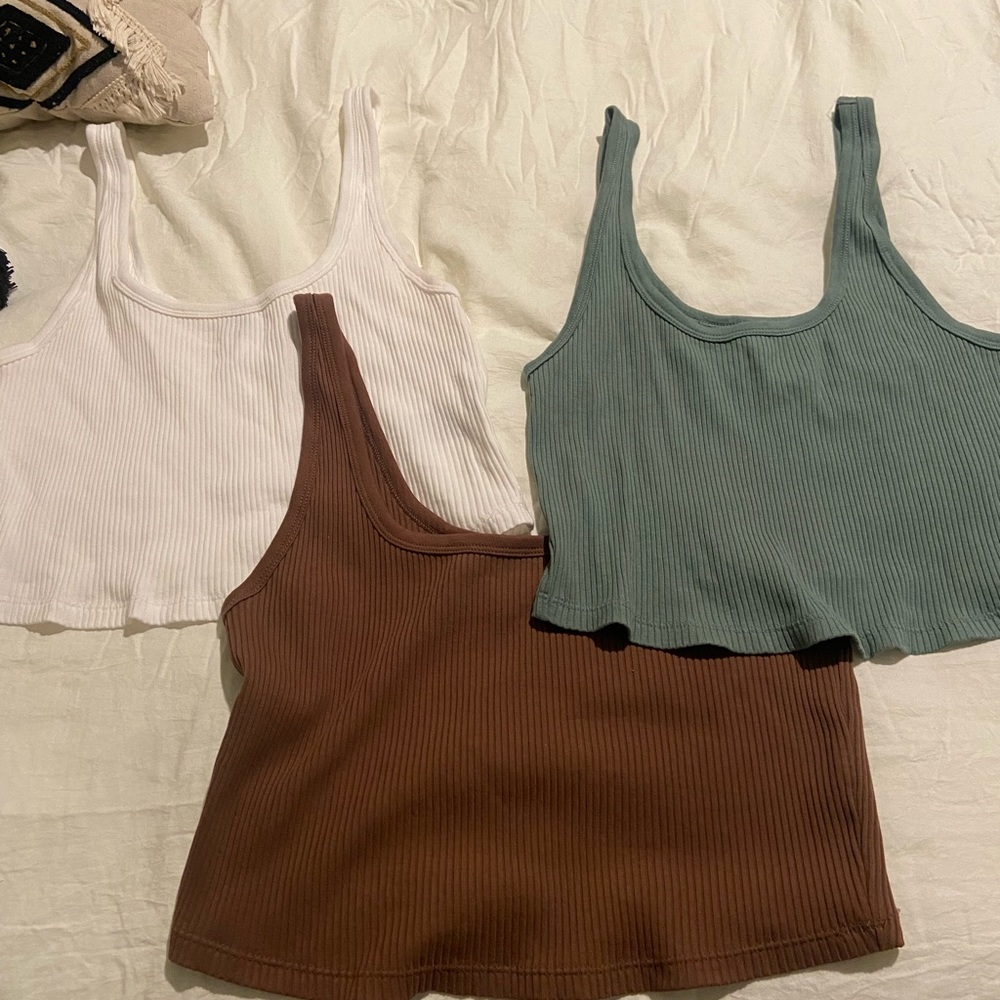 SOLD Ribbed crop tops